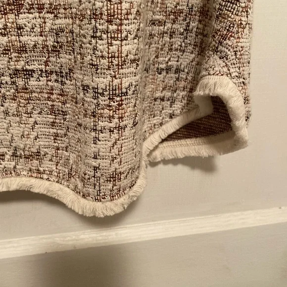 Woven Shell Top with Exposed Zipper and Fringe Detail - Picture 5 of 9